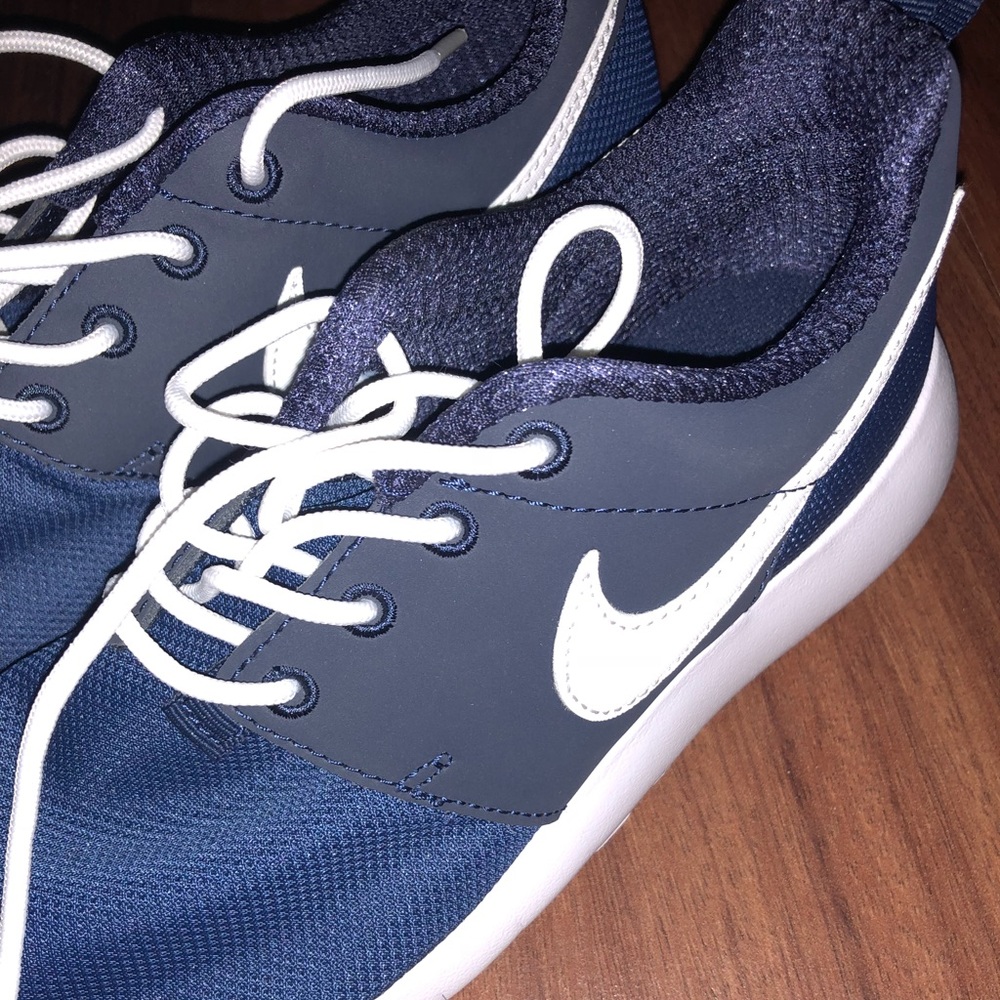 Nike Roshe Sneakers